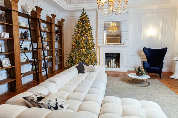 Quarto Interior Decorado Natal Clássico Árvore Ano Novo Árvore Natal — Fotografia de Stock