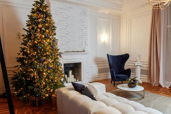 Quarto Interior Decorado Natal Clássico Árvore Ano Novo Árvore Natal — Fotografia de Stock