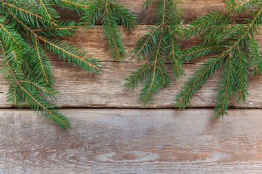 Yılbaşı yeni yıl kompozisyon çerçeve kış nesneleri köknar dalı eski püskü rustik ahşap arka plan ile. Xmas tatil Aralık dekorasyon. Kutlama kavramı zamanı. Düz yatıyordu üstten görünüm kopya alanı