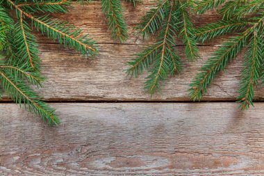 Yılbaşı yeni yıl kompozisyon çerçeve kış nesneleri köknar dalı eski püskü rustik ahşap arka plan ile. Xmas tatil Aralık dekorasyon. Kutlama kavramı zamanı. Düz yatıyordu üstten görünüm kopya alanı