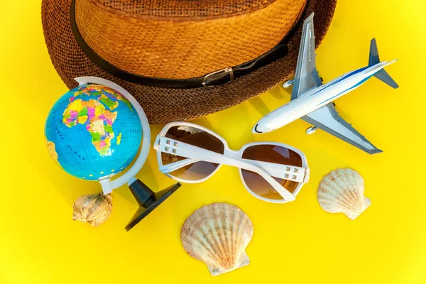Flat Lay Hat Globe Plane Sunglasses Shell Yellow Colourful Trendy — Stock Photo, Image