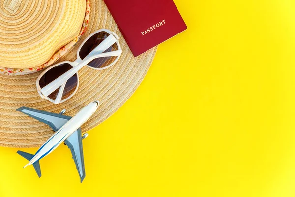 Flat Lay Hat Plane Passport Sunglasses Yellow Colourful Trendy Modern — Stock Photo, Image