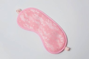 Uyku göz maskesi, beyaz arka plan üzerinde izole. Beni rahatsız olmaz, bırak uyuyayım. Dinlenme, iyi geceler, uykusuzluk, gevşeme, yorgun, seyahat kavramı