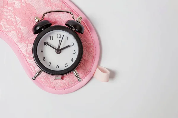 Máscara Para Dormir Despertador Isolado Fundo Branco Não Incomodes Deixa — Fotografia de Stock