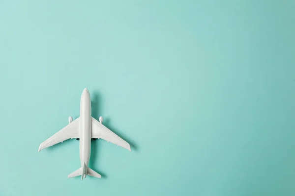 Gewoon Plat Lag Ontwerp Miniatuur Speelgoed Model Vliegtuig Blauwboek Pastel — Stockfoto
