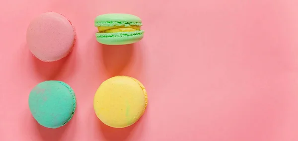 Doce Amêndoa Colorido Rosa Azul Amarelo Verde Macarons Bolo Sobremesa — Fotografia de Stock