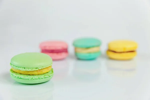 Dulce Almendra Colorido Rosa Azul Amarillo Macaron Verde Tarta Postre —  Fotos de Stock