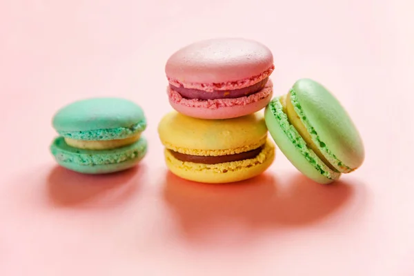 Sweet Almond Colorful Pink Blue Yellow Green Macarons Macaroon Dessert — Stock Photo, Image