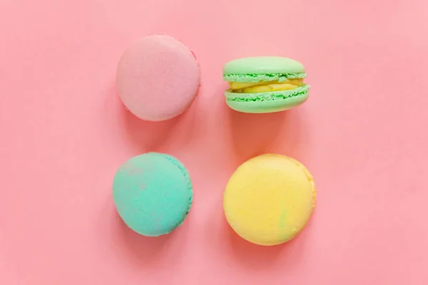 Doce Amêndoa Colorido Rosa Azul Amarelo Verde Macarons Bolo Sobremesa — Fotografia de Stock