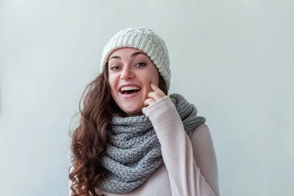 Mooie Vrouw Winter Portret Ware Emoties Lachen Meisje Met Lang — Stockfoto