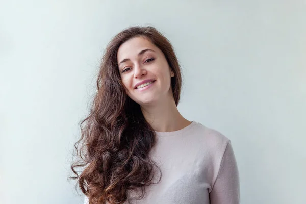 Menina Feliz Sorrindo Retrato Beleza Jovem Feliz Positivo Rindo Morena — Fotografia de Stock