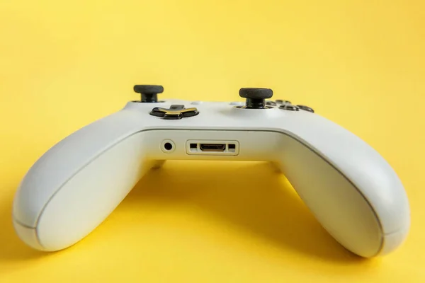 Vita Joystick Gamepad Spelkonsol Gula Färgglada Trendiga Moderna Mode Pin — Stockfoto