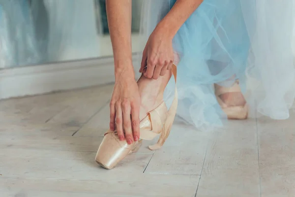 Mains Ballerine Tutu Bleu Jupe Met Sur Pointe Des Chaussures — Photo