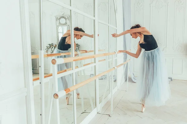 Jeune Danseuse Classique Cours Danse Belle Ballerine Gracieuse Pratique Des — Photo