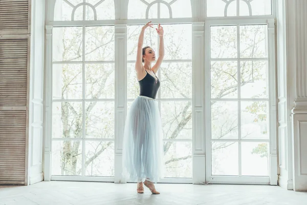 Jonge Klassiek Ballet Danser Vrouw Dansles Mooie Sierlijke Ballerina Praktijk — Stockfoto