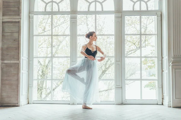 Jonge Klassiek Ballet Danser Vrouw Dansles Mooie Sierlijke Ballerina Praktijk — Stockfoto