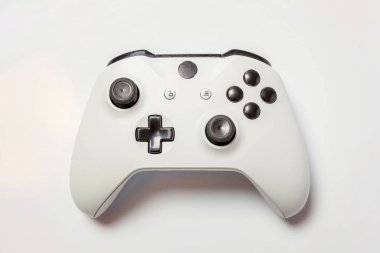 Beyaz joystick gamepad, beyaz arka plan üzerinde izole oyun konsolu. Bilgisayar oyun teknoloji yarışması video oyunu denetim çatışma kavramı oynamak. Siber sembolü