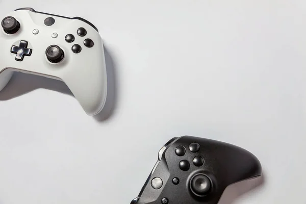 Bílé Černé Dvě Joystick Gamepad Herní Konzole Izolované Bílém Pozadí — Stock fotografie