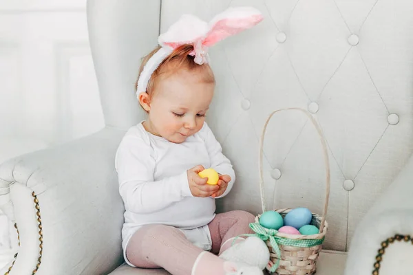 Kind Meisje Bunny Oren Dragen Paasdag Meisje Met Mand Met — Stockfoto