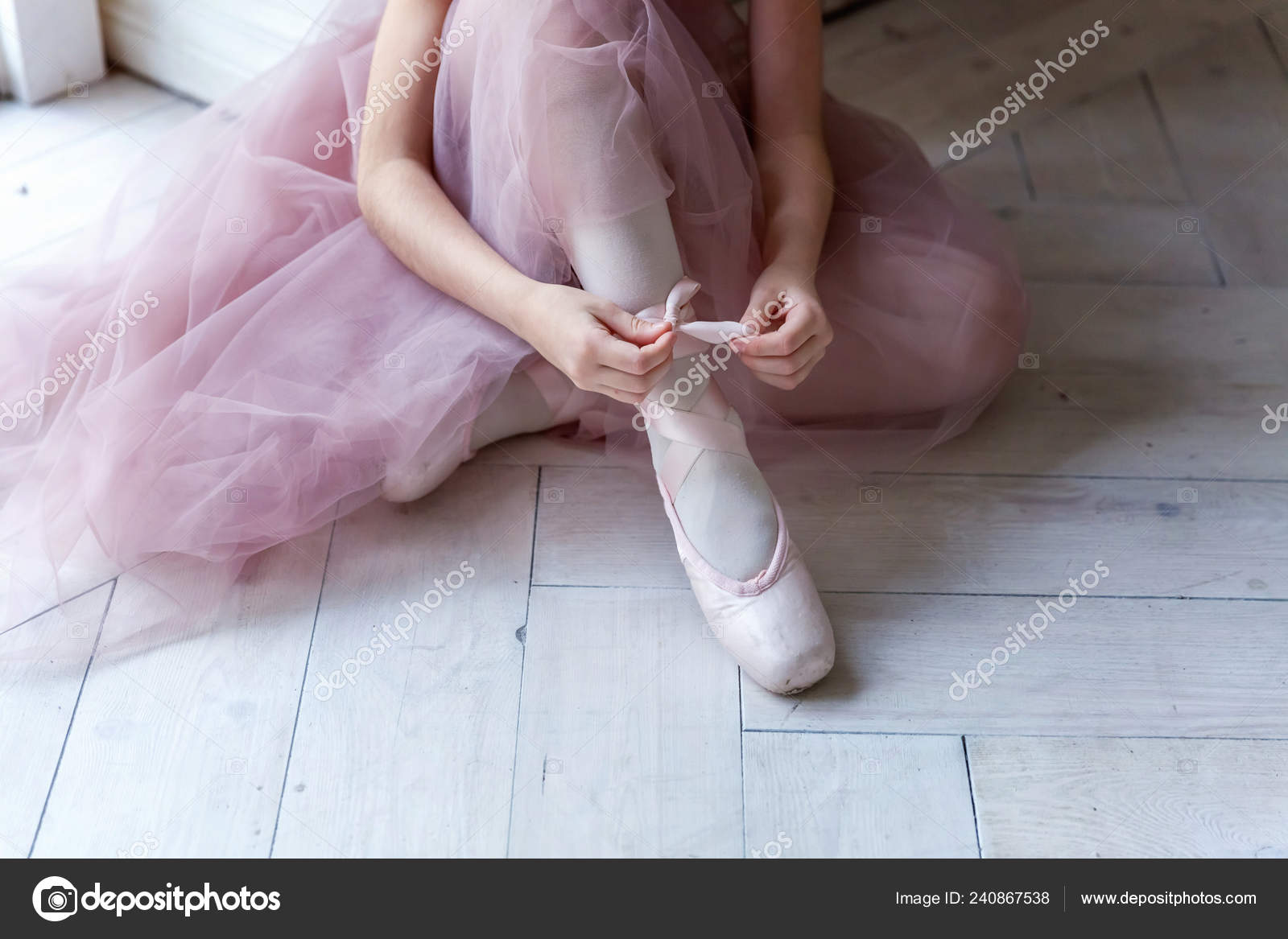 Forud type fly Hassy Hands Ballerina Pink Tutu Skirt Puts Pointe Shoes Leg White Stock Photo by  ©Luljo 240867538