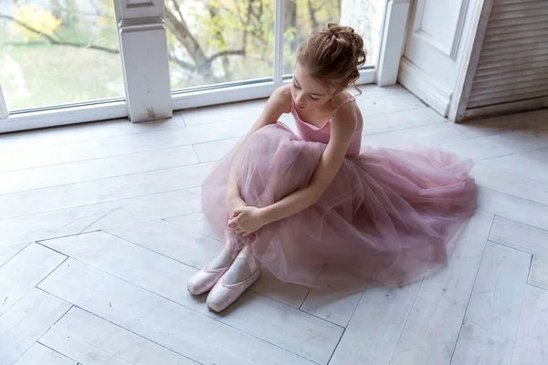 Ung Klassisk Balett Dansare Flicka Dansklass Vacker Graciös Ballerina Rosa — Stockfoto