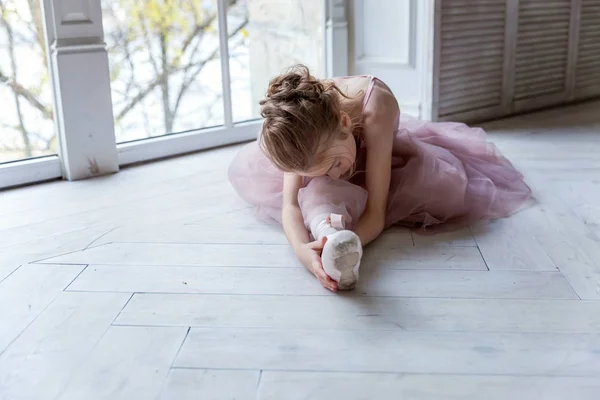 Jeune Danseuse Classique Cours Danse Belle Ballerine Gracieuse Tutu Rose — Photo