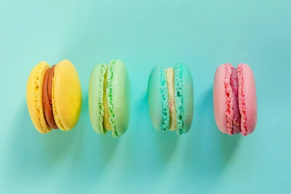 Doce Amêndoa Rosa Colorido Azul Amarelo Macaron Verde Bolo Sobremesa — Fotografia de Stock