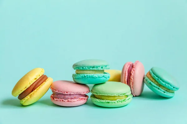 Doce Amêndoa Rosa Colorido Azul Amarelo Macaron Verde Bolo Sobremesa — Fotografia de Stock