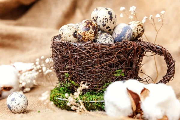 Pasen Decoratie Met Het Nest Katoen Bruin Rustiek Linnen Doek — Stockfoto