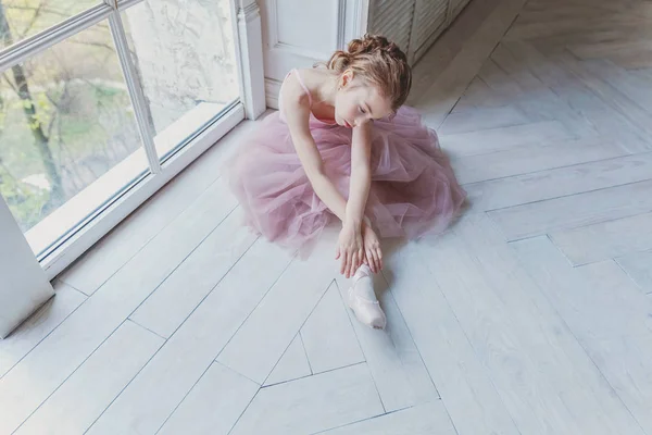 Jovem Dançarina Clássica Balé Aula Dança Bela Graciosa Bailarina Praticar — Fotografia de Stock