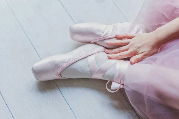 Mains Ballerine Tutu Rose Jupe Met Sur Pointe Des Chaussures — Photo