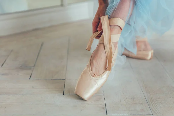 Mains Ballerine Tutu Bleu Jupe Met Sur Pointe Des Chaussures — Photo