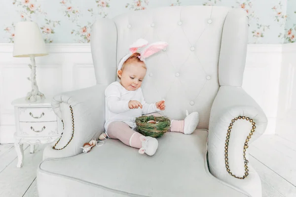 Little Child Girl Wearing Bunny Ears Easter Day Girl Holding — Stock Photo, Image