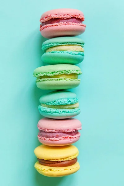 Doce Amêndoa Rosa Colorido Azul Amarelo Macaron Verde Bolo Sobremesa — Fotografia de Stock