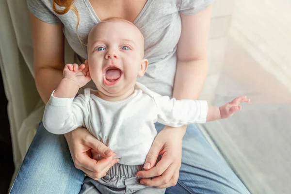 Young mother holding her newborn child — Stock Photo, Image