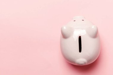 Pembe, pembe arka plan izole kumbara