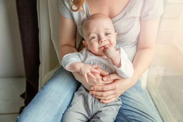 Young mother holding her newborn child — Stock Photo, Image