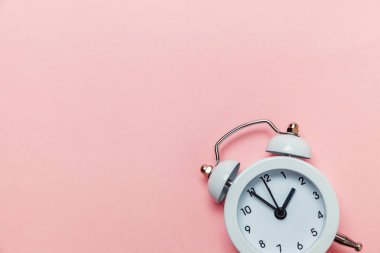 Vintage çalar saat Isolated pastel pembe