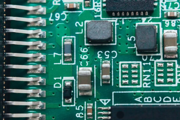 Leiterplattenreparatur. elektronische Hardware moderne Technologie. Motherboard digitaler PC-Chip — Stockfoto