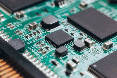 Devre kartını tamir. Elektronik donanım modern teknoloji. Anakart dijital kişisel bilgisayar çipi