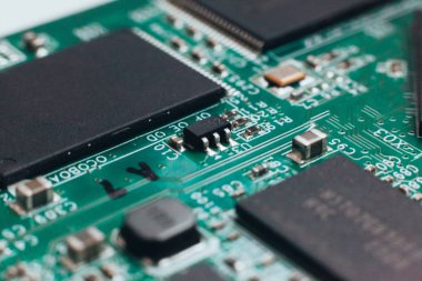 Devre kartını tamir. Elektronik donanım modern teknoloji. Anakart dijital kişisel bilgisayar çipi