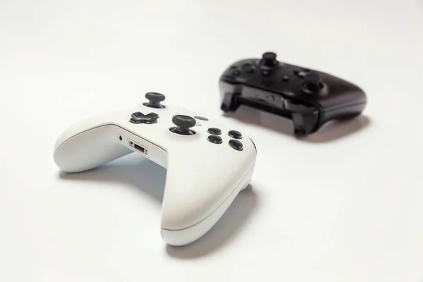 Joystick bianco e nero su sfondo bianco — Foto Stock