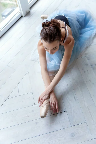 Young ballet-dancer sitting on the floor — 스톡 사진