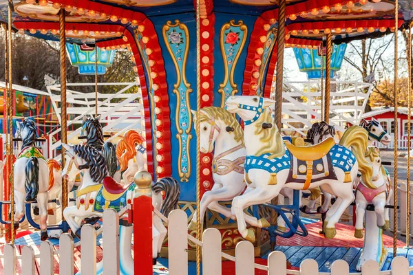 Vintage karuzela Latający koń karuzela w rozrywki park holliday — Zdjęcie stockowe