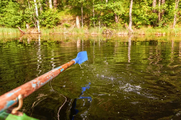 Oar paddla från roddbåt — Stockfoto