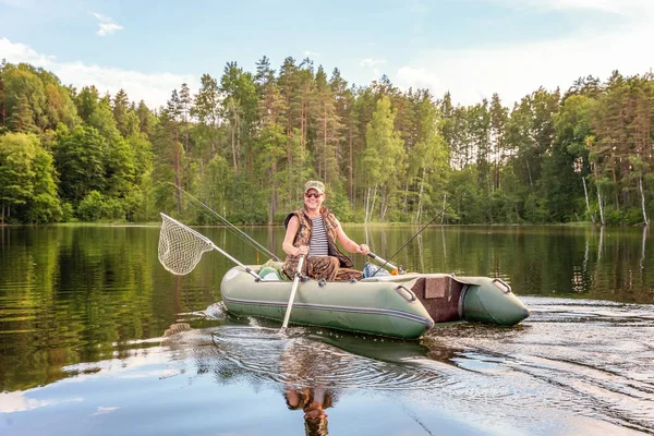 Fiskare i båt — Stockfoto