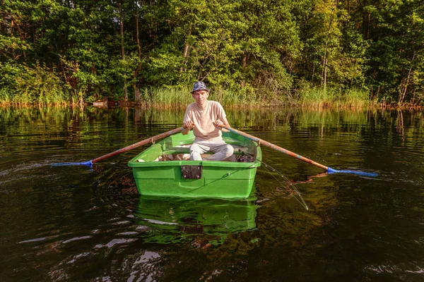 Fisherman in a boat — Stock Photo, Image