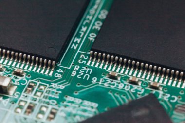 Devre kartını tamir. Elektronik donanım modern teknoloji. Anakart dijital kişisel bilgisayar çipi