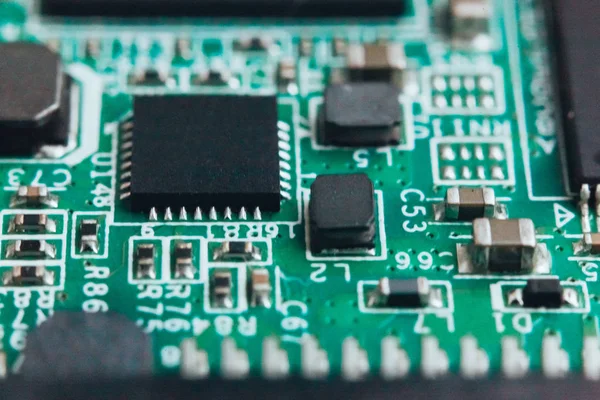 Leiterplattenreparatur. elektronische Hardware moderne Technologie. Motherboard digitaler PC-Chip — Stockfoto