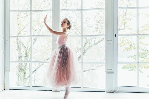 Genç balerin dans sınıf